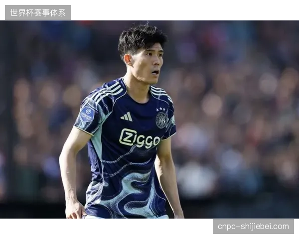 富安健洋以其多位置适应性，成为森保一应对密集赛程的关键
